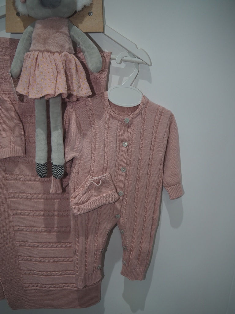 Conjunto de Saída de Maternidade em Malha Rosa