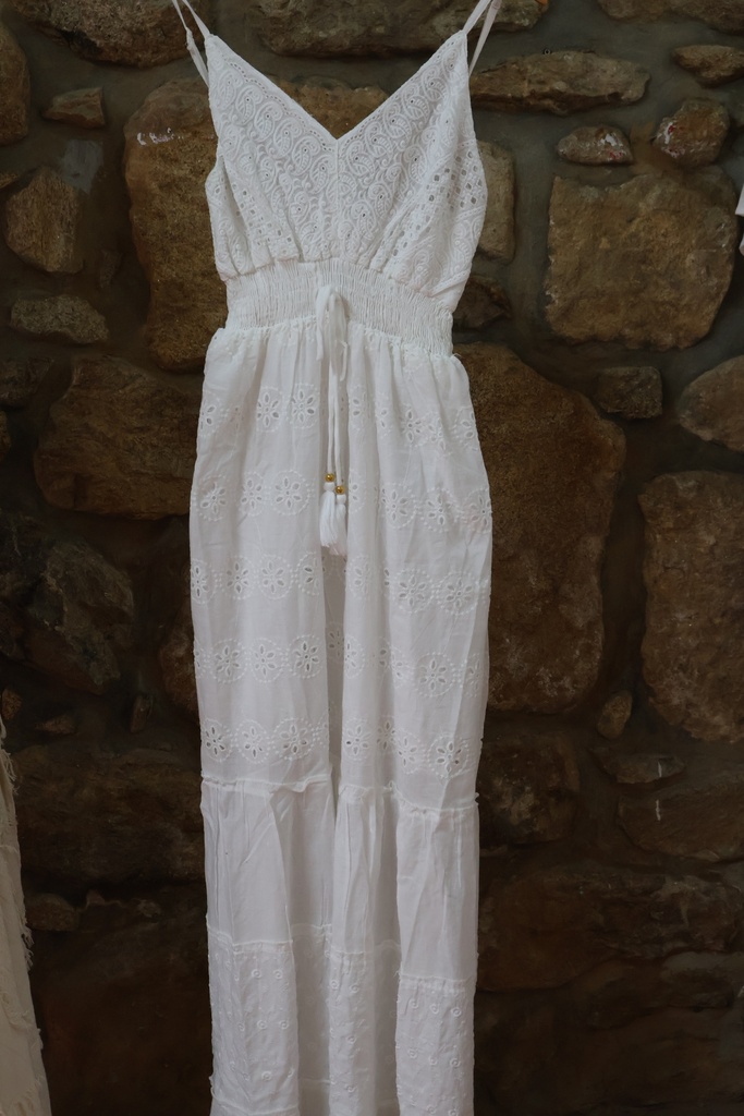 Vestido Longo com Bordado Inglês e Cintura Franzida