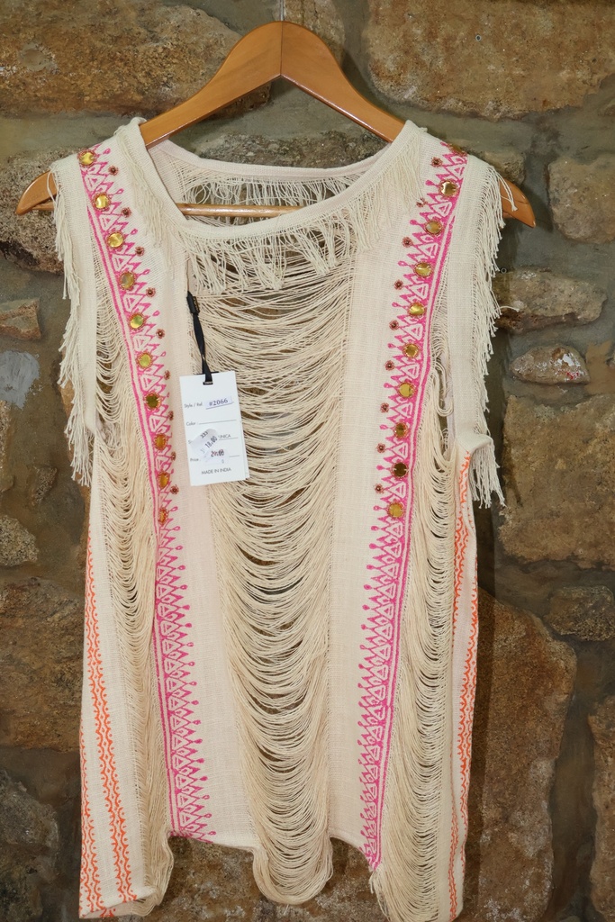 Túnica Boho com Franjas e Aplicações