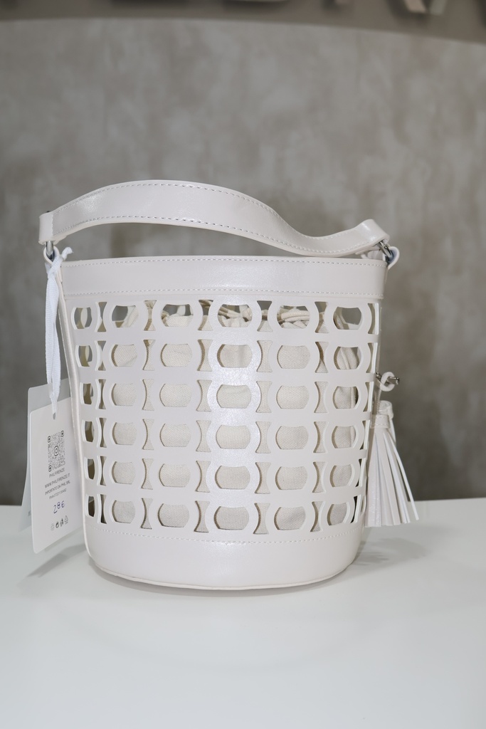 Mala Bucket Laser-Cut: Design Estruturado & Saco Interior