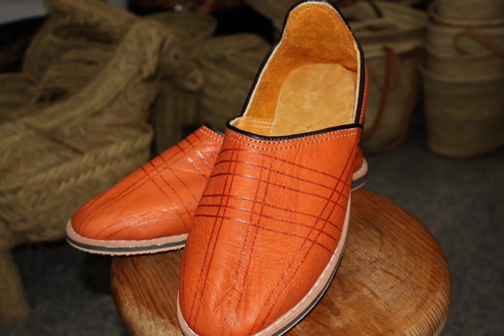 Sapatos Babucha em Pele Cor de Laranja com Detalhes Gravados