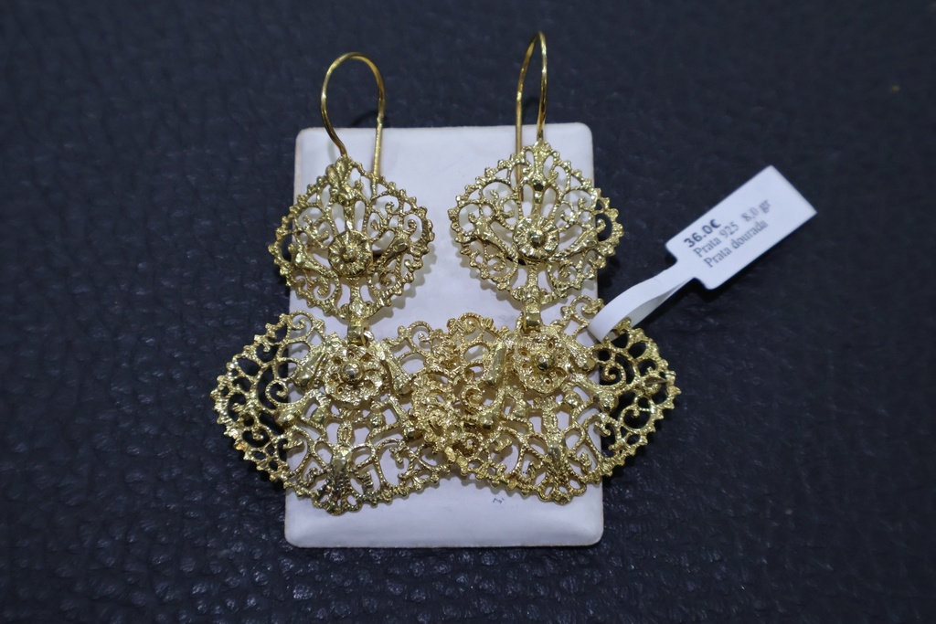 Brincos de Pendente à Rainha em Prata Dourada Rendilhada