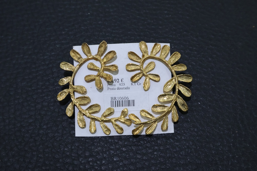 Brincos de Argola Aberta em Prata Dourada "Ramo de Oliveira"
