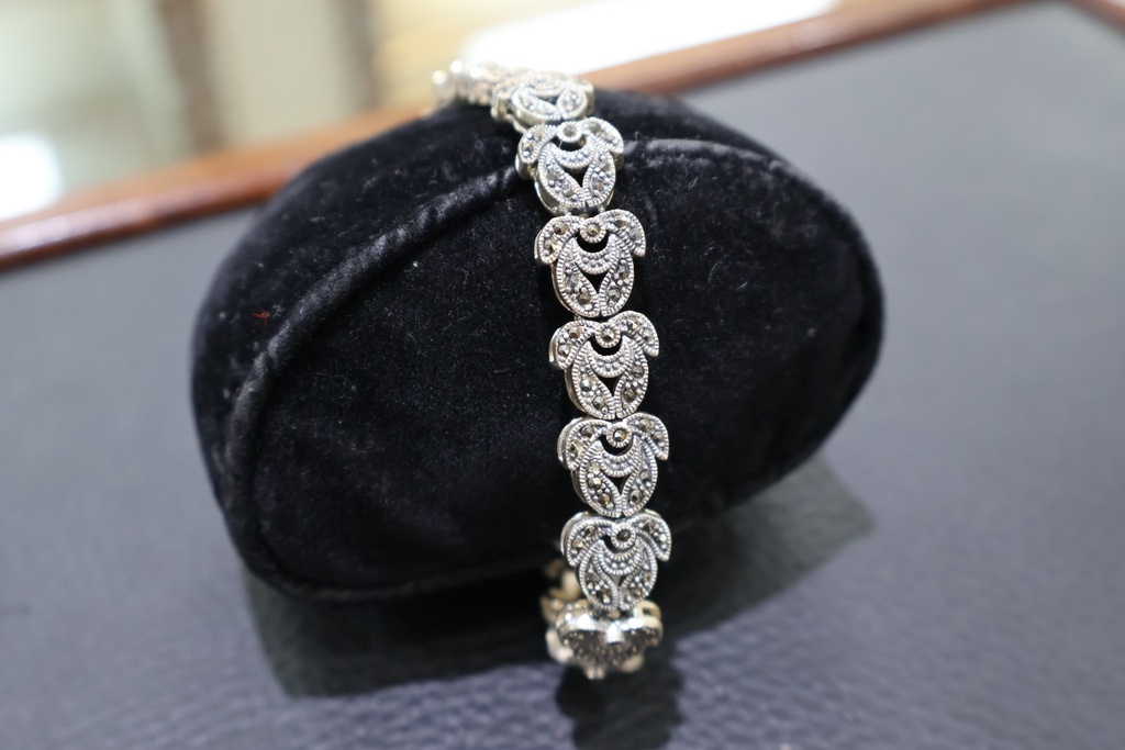 Pulseira de Elos Neo-Clássicos em Prata de Lei com Marcassitas