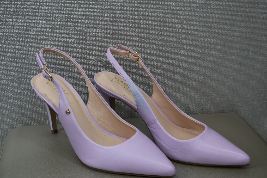 Sapatos Slingback Parodi Stiletto em Pele Lilás com Biqueira Fina
