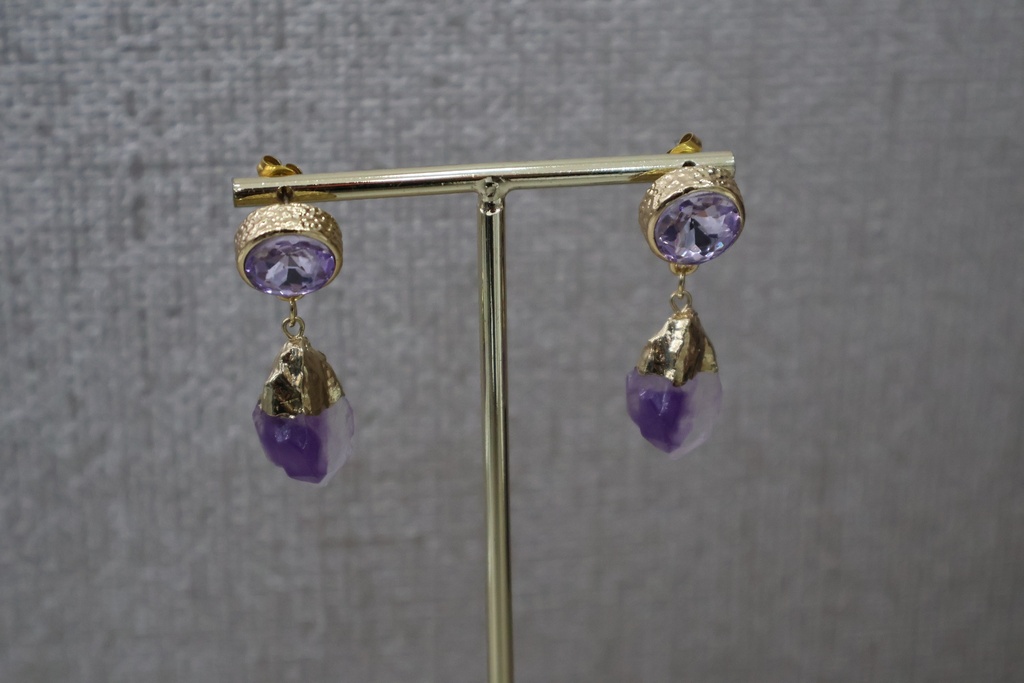 Brincos de Pino Dourados com Cristal e Pendente de Ametista Bruta