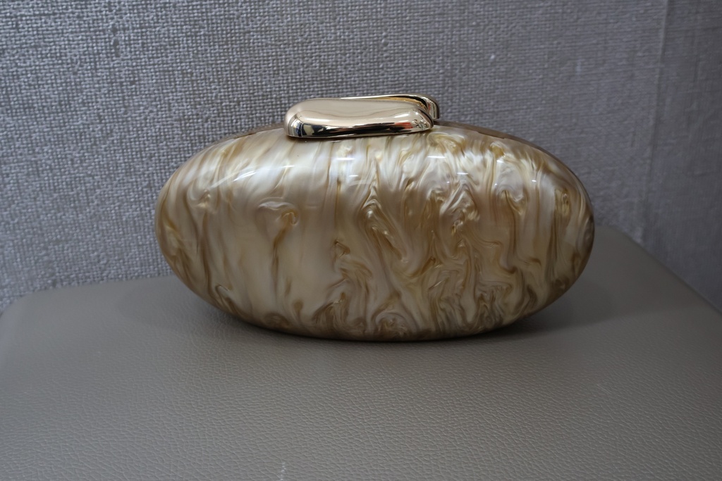 Mala Clutch Acrílica Oval Champagne Efeito Madrepérola