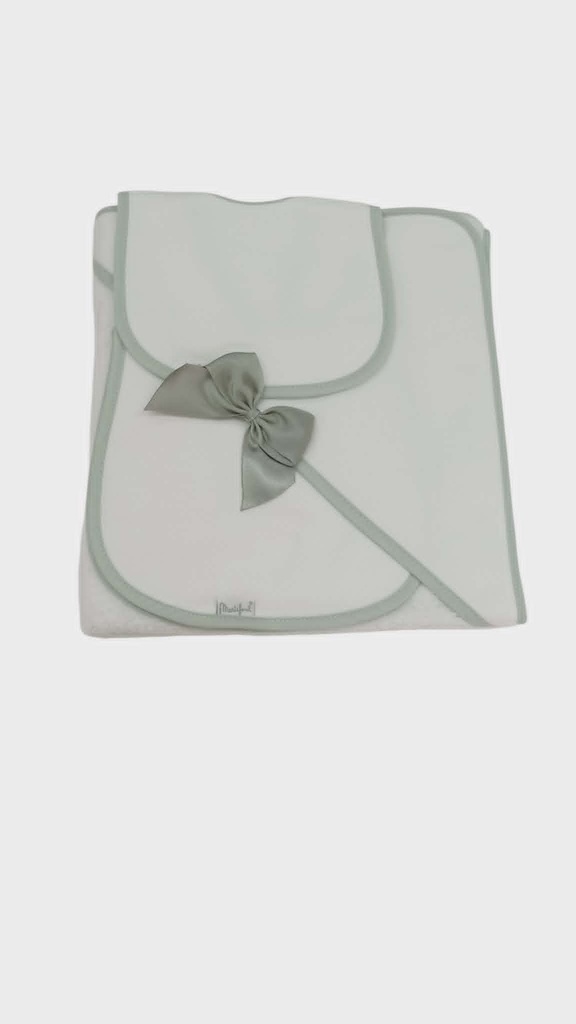Conjunto de bebé (toalha com capuz, ombreira e babete)