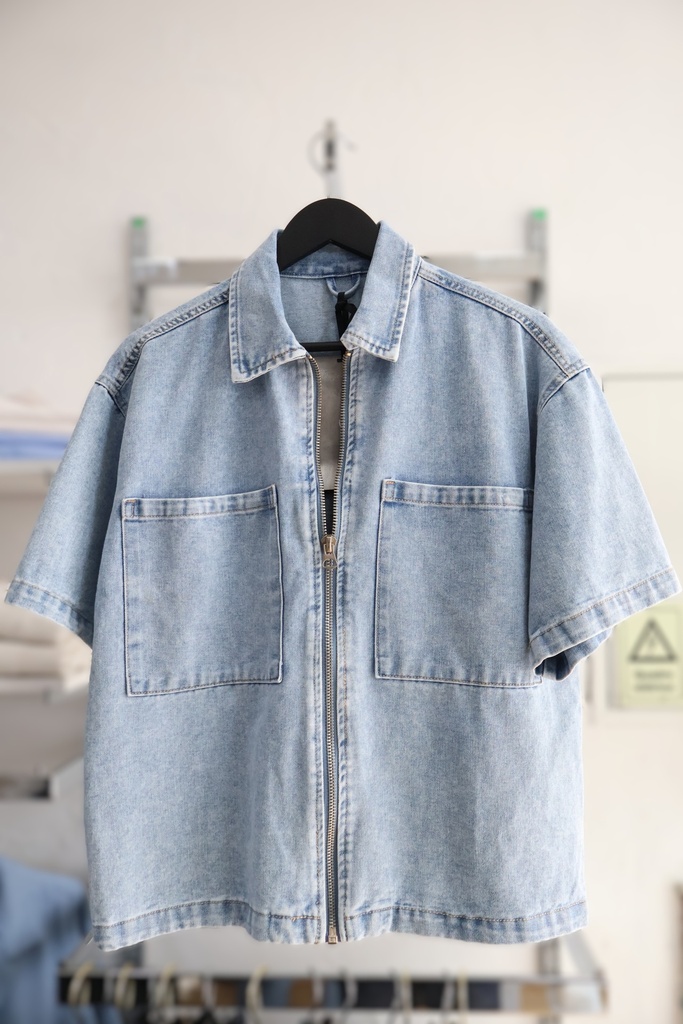 Sobrecamisa de Manga Curta em Ganga com Fecho
