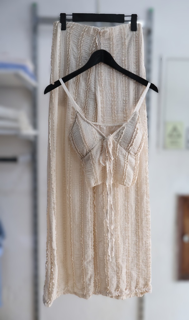 Conjunto de Top e Saia Texturizado Creme
