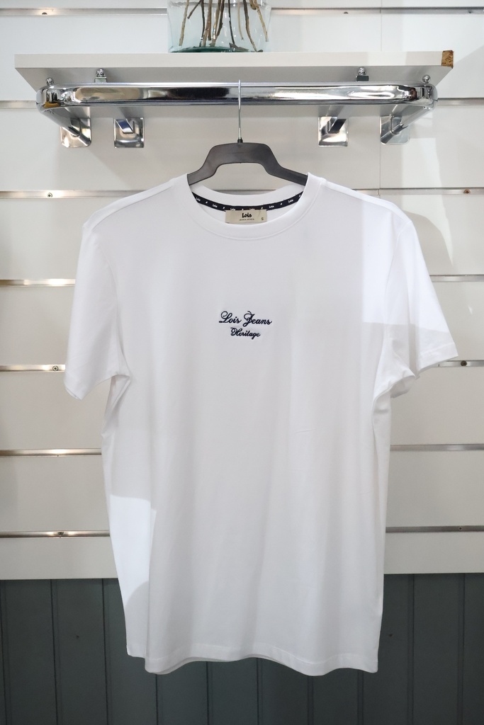 T-shirt Branca com Inscrição Central