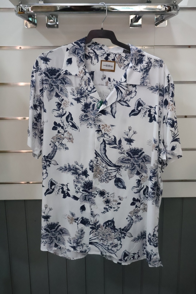 Camisa de Manga Curta Padrão Floral
