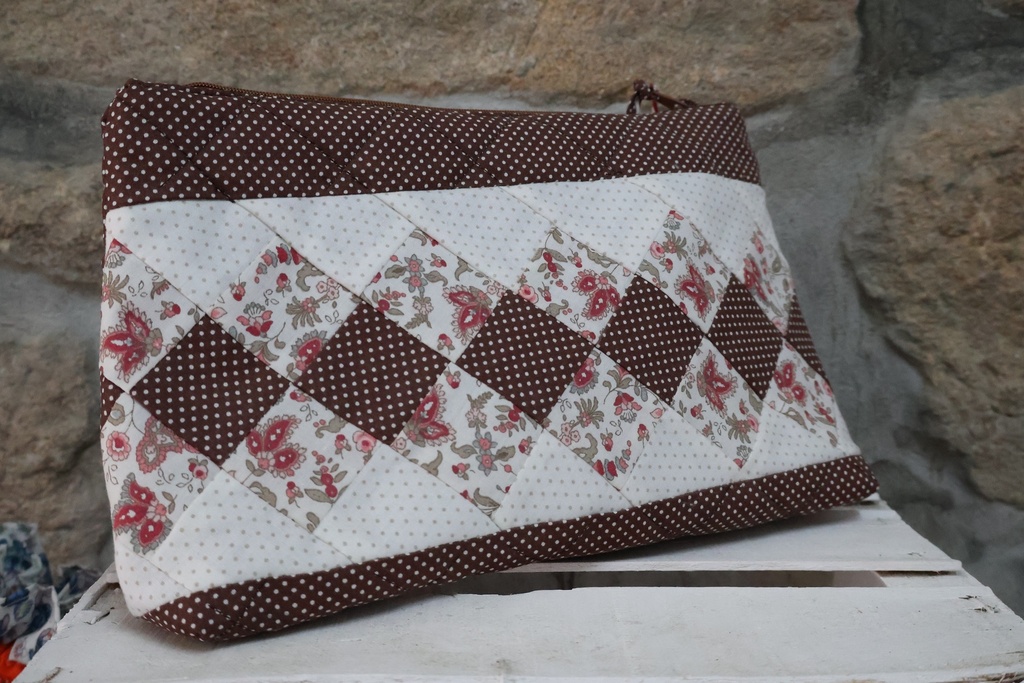 Bolsa Necessaire em Patchwork com Losangos