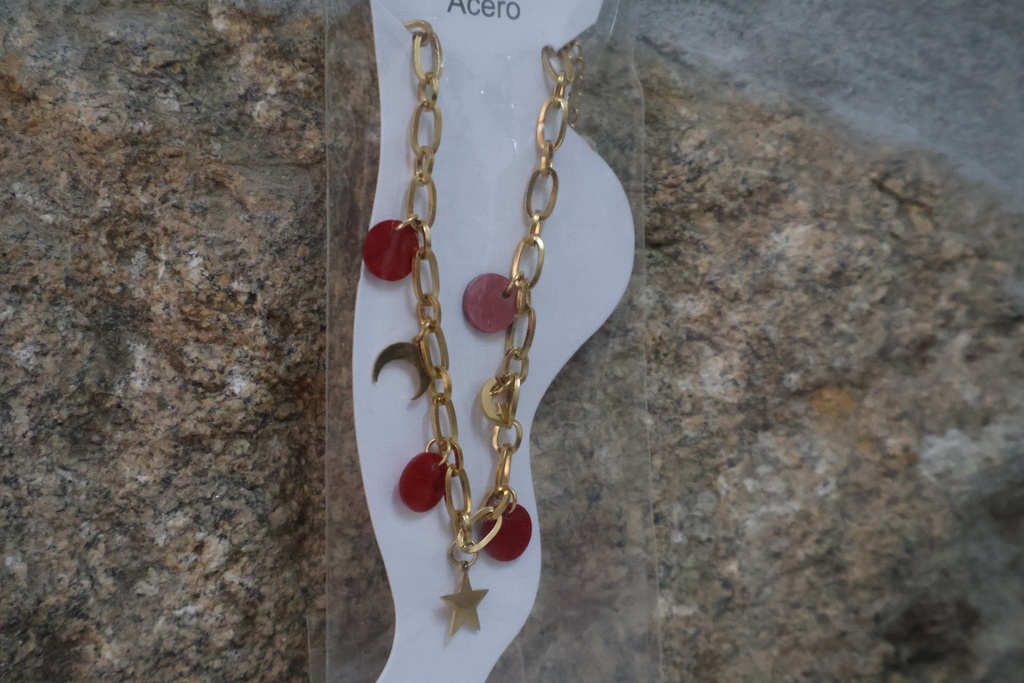 Pulseira em Aço com Pendentes Celestiais e Discos Vermelhos