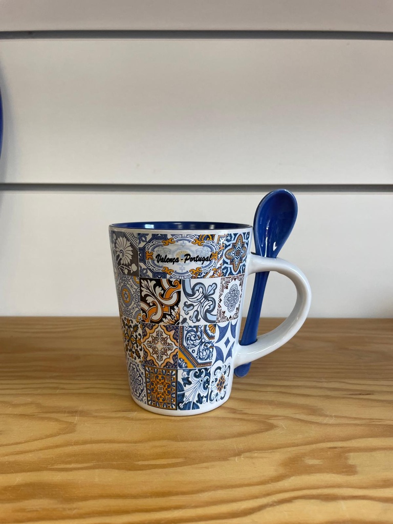 Caneca em Cerâmica com Colher Integrada - Padrão Azulejo Valença