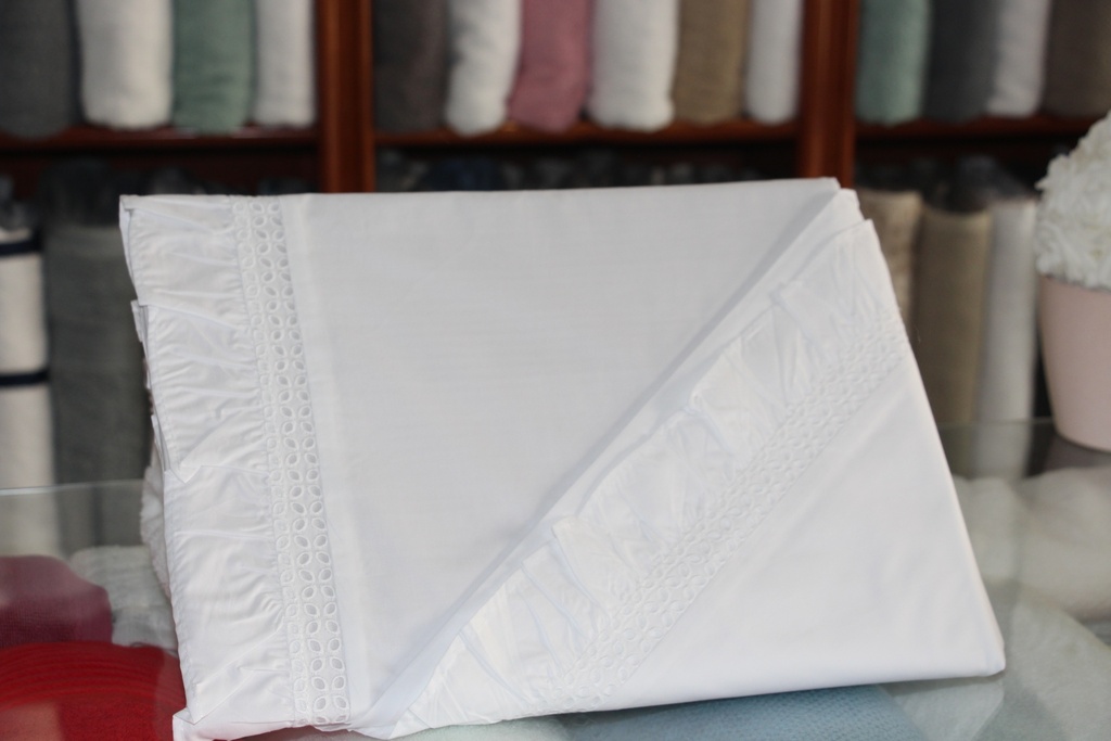 Lençol Branco com Folho Acetinado e Renda Bordada