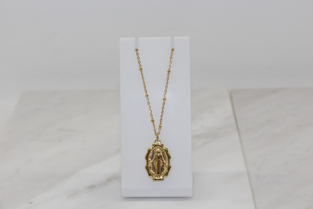 Colar Dourado com Medalha Oval