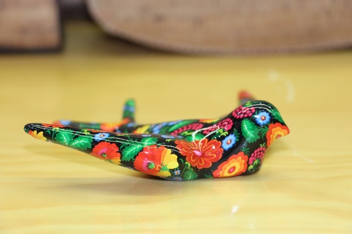 Andorinha Decorativa Média Pintada à Mão – Fundo Negro e Floral Folclórico