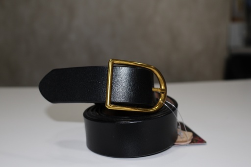 Cinto Black Essential: Fivela Ferradura Dourada