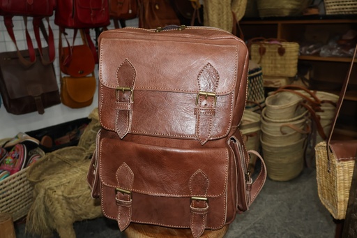 Mochila Estruturada em Pele Castanha