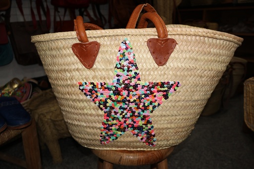 Cesta de Palha de Palma com Estrela em Lantejoulas Multicoloridas