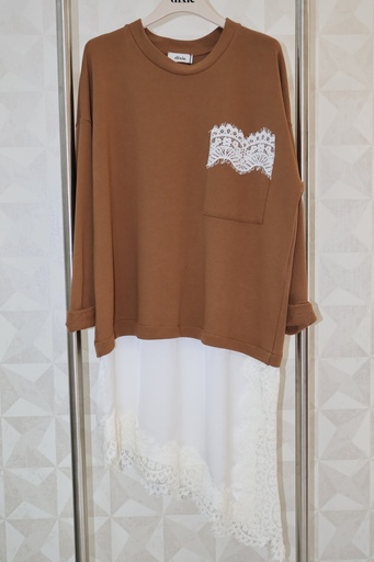 Camisola Oversized Castanha com Detalhes em Renda e Efeito de Sobreposição