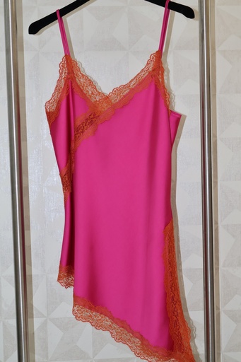 Camisola Assimétrica em Cetim Fuchsia com Renda Laranja