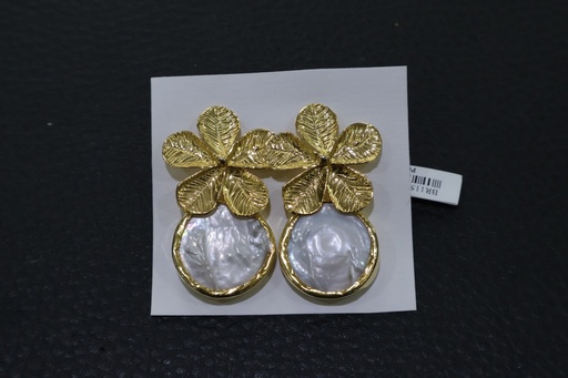 Brincos de Pendente Curto Flor Dourada e Madrepérola Orgânica
