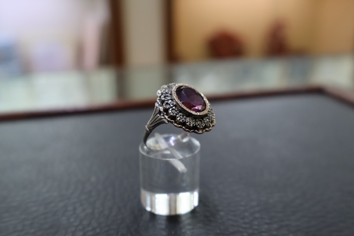 Anel Oval Vintage com Ametista e Marcassitas