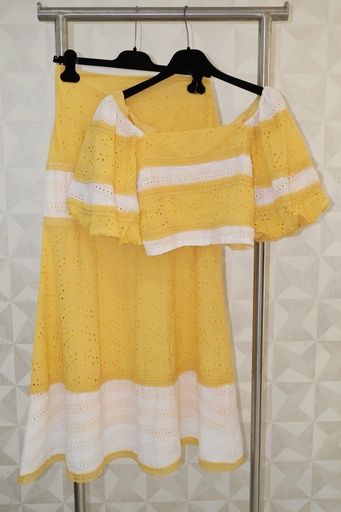 Conjunto de Top e Saia em Bordado Inglês Amarelo e Branco