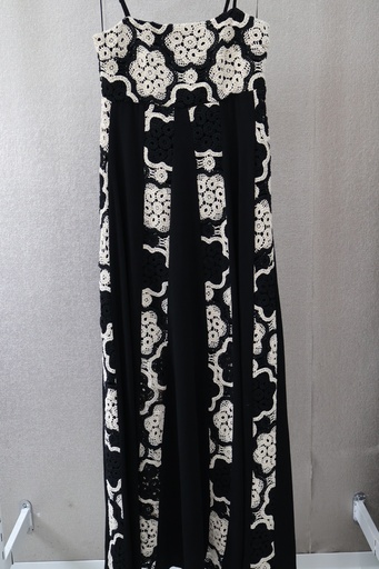 Vestido Longo Preto com Painéis em Crochet Contraste
