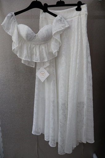 Conjunto Branco de Crop Top Bustier e Saia Longa
