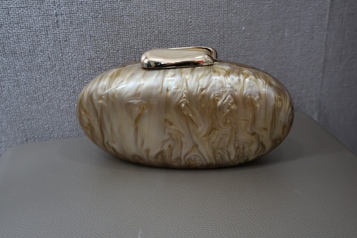 Mala Clutch Acrílica Oval Champagne Efeito Madrepérola