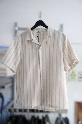Camisa de Manga Curta Texturizada às Riscas