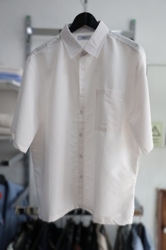 Camisa Branca de Manga Curta com Bolso