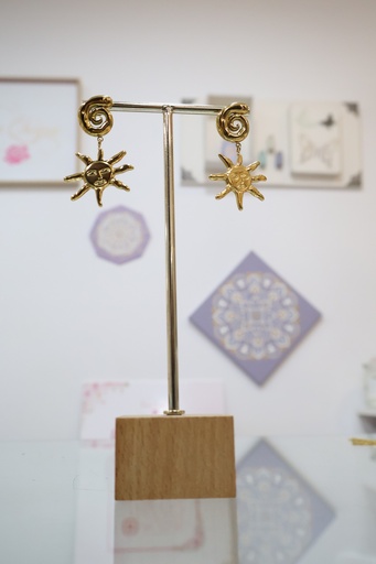 Brincos Pendentes "Sol Místico" em Dourado