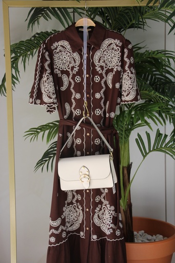 Vestido Camiseiro Castanho com Bordados Brancos