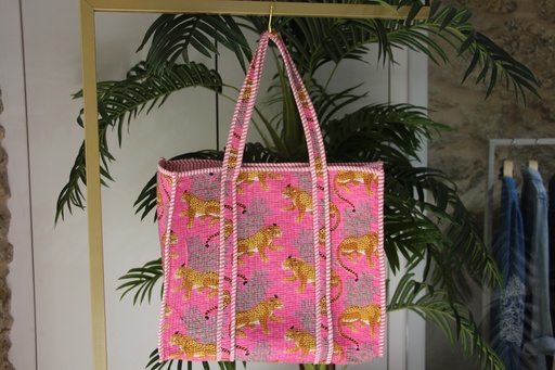 Mala Tote Acolchoada Rosa com Estampado de Leopardos