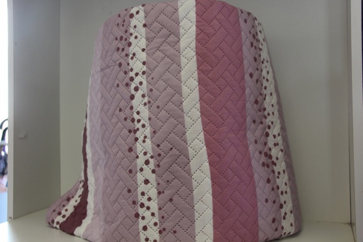 Colcha de Cama Acolchoada em Tons de Rosa e Roxo