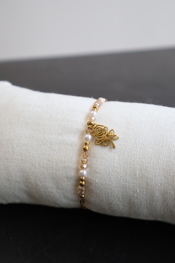 Pulseira com contas e pendente de rosa
