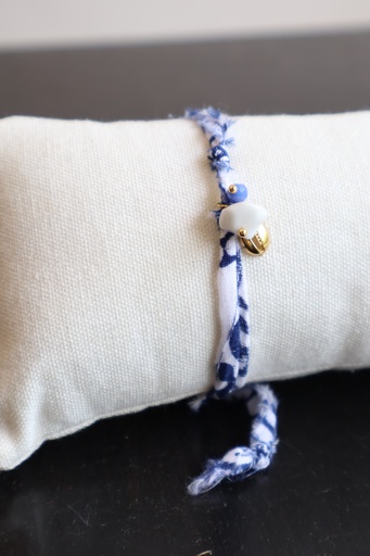 Pulseira de Tecido com Pingente de Concha