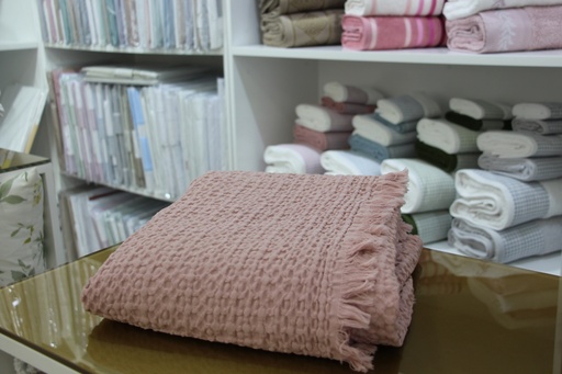Manta decorativa rosa com padrão de favo de mel