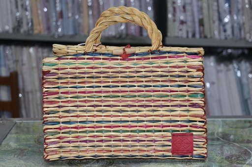 Cesta de Junco Tradicional com Padrão Listrado Multicolor