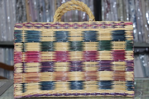 Cesta de Junco Artesanal Grande com Padrão Geométrico Multicolor